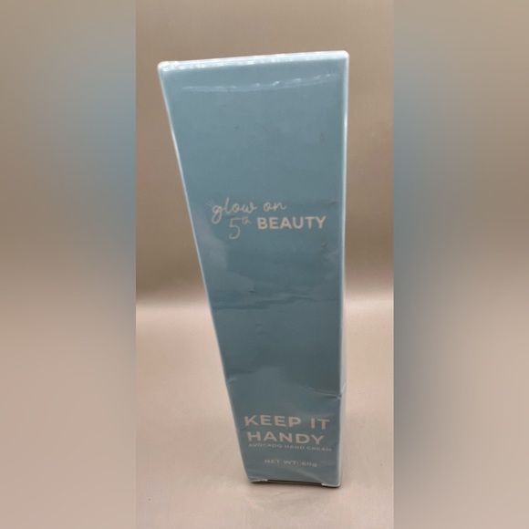 ⭐️GLOW ON 5TH Keep it Handy Hand Cream in
Avocado NWT 60 grams - Picture 5 of 8